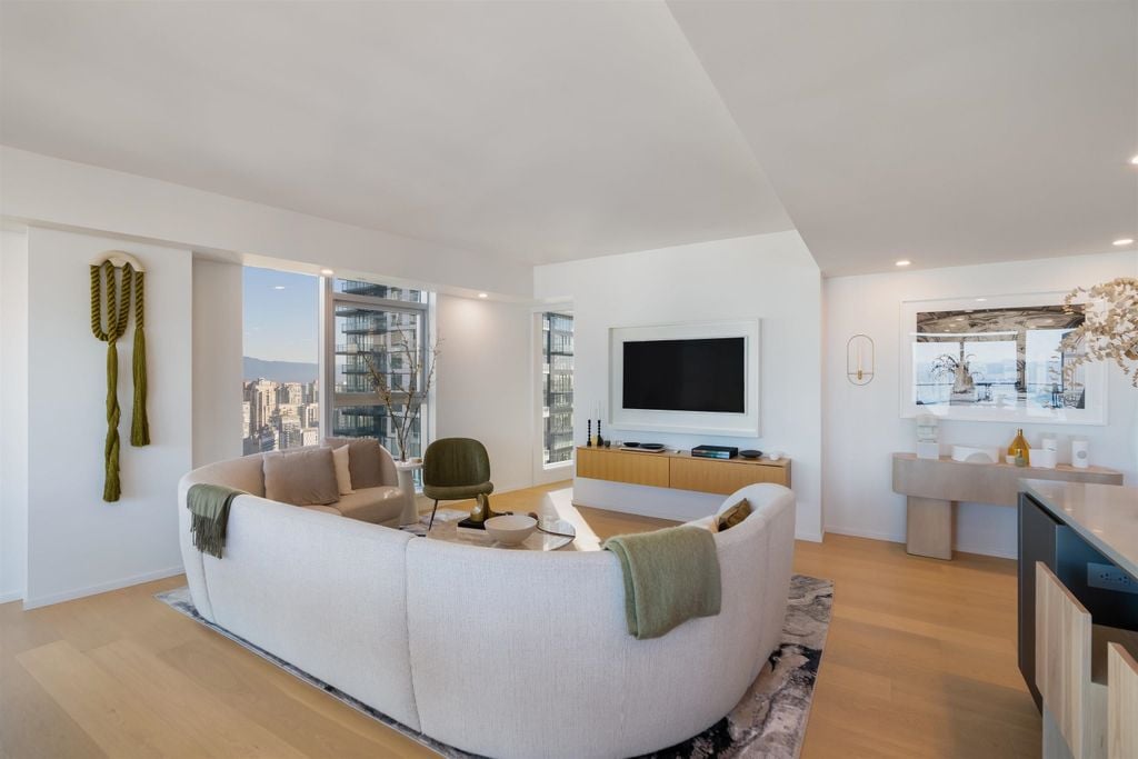 889 Pacific St, #3103