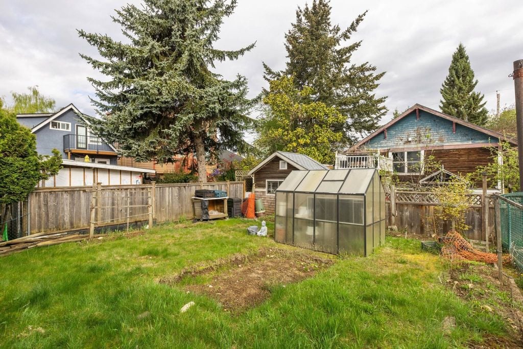 21 E King Edward Ave