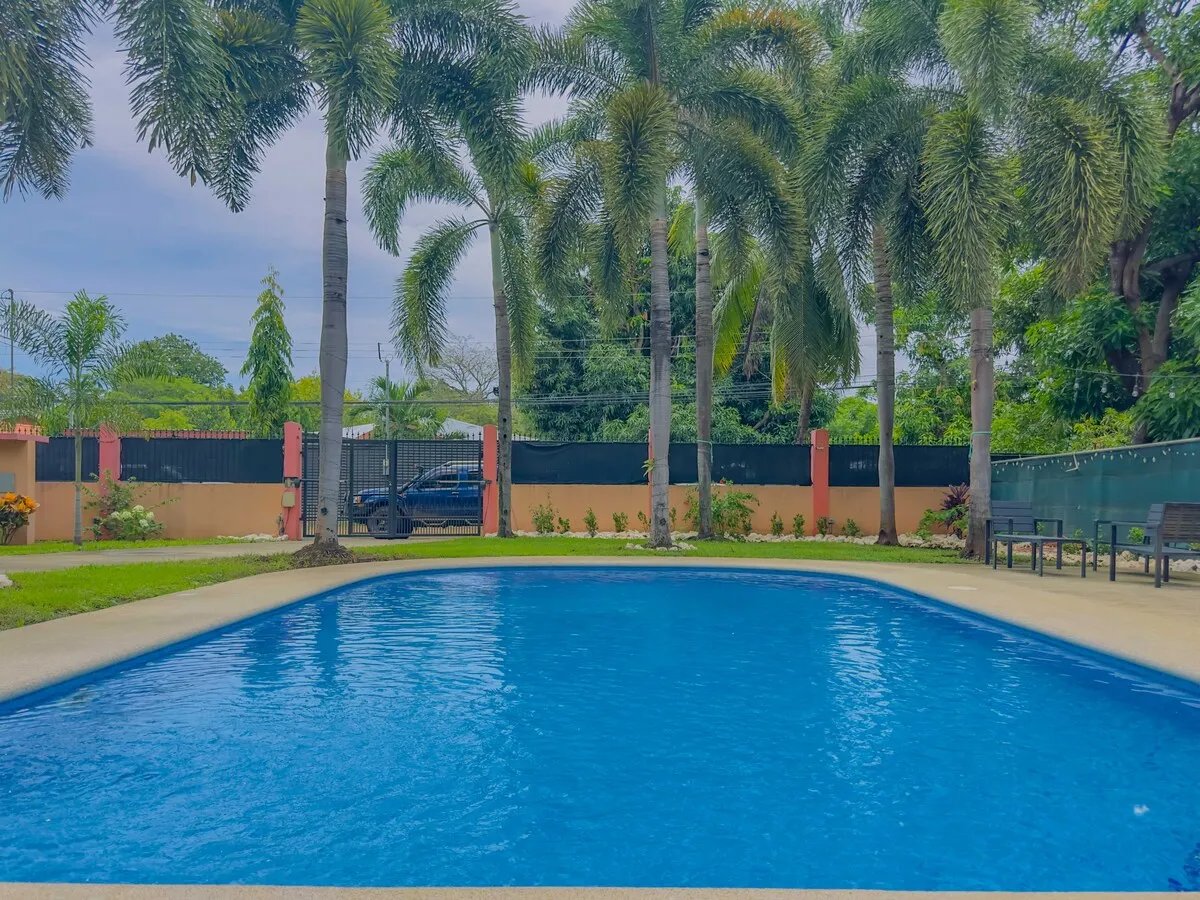 Spacious Living Near Town and Beach