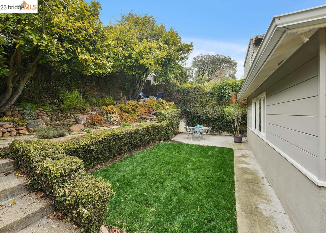 227 Kenyon Ave