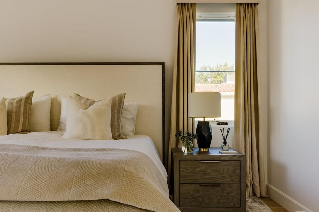 Solaris Pavilion, Westbourne Dr, 90048