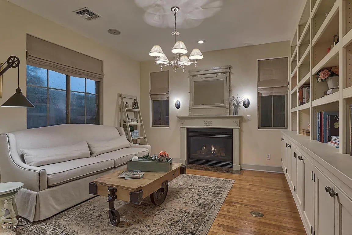 3961 E. Hummingbird Ln