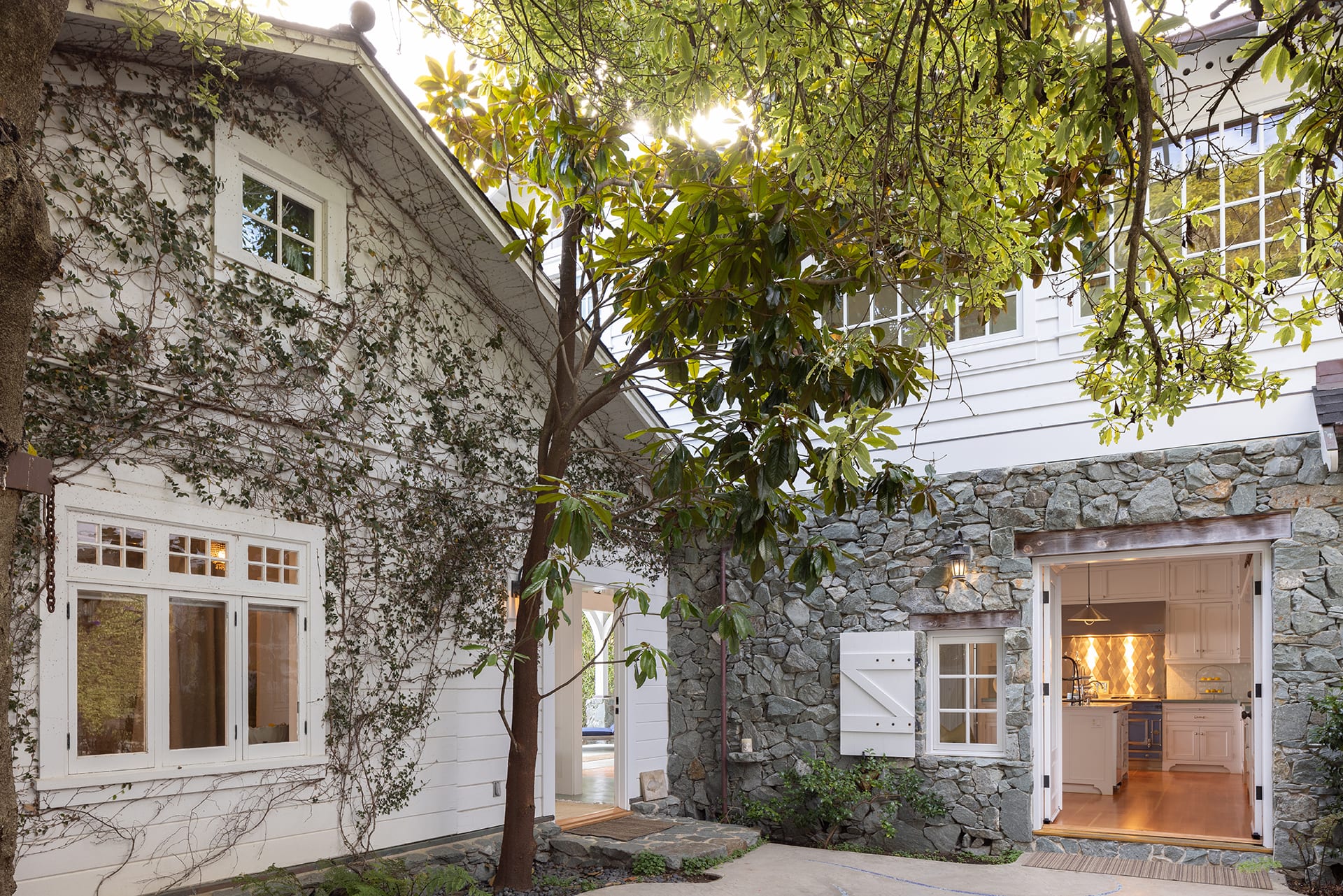 Luxurious Oceanfront Living - 106 Livermore Avenue