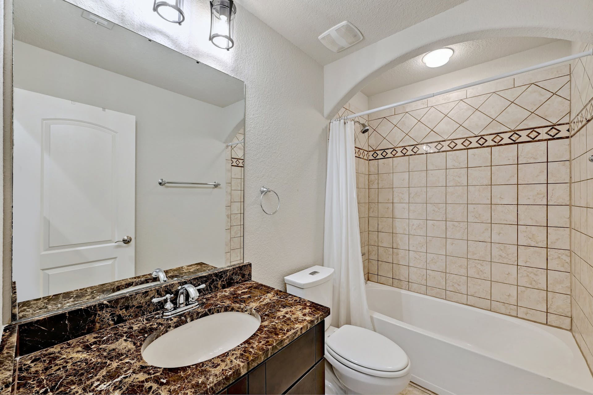 Stunning 5-Bedroom Luxury Home with Breathtaking Hill Country Views in Gated Community! | Short Walk to Lake Travis H.S. | Resort-style Amenities