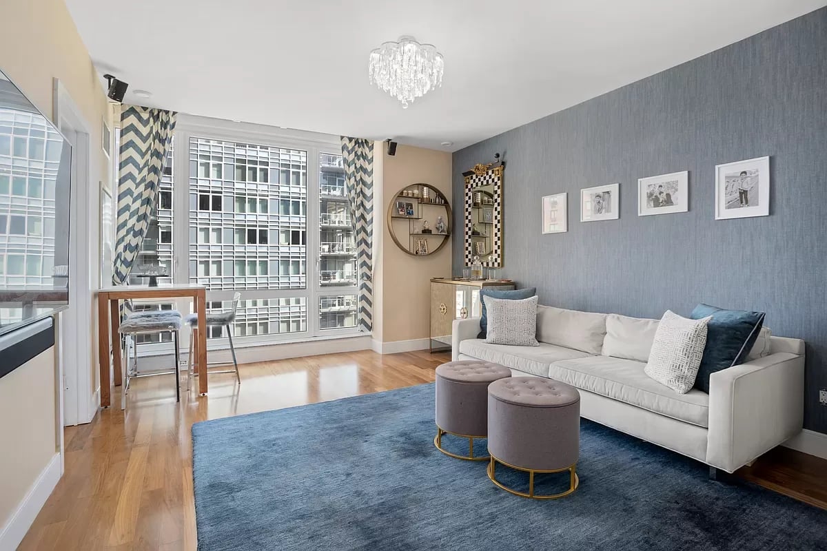 250 East 53rd Street Unit: 1503 