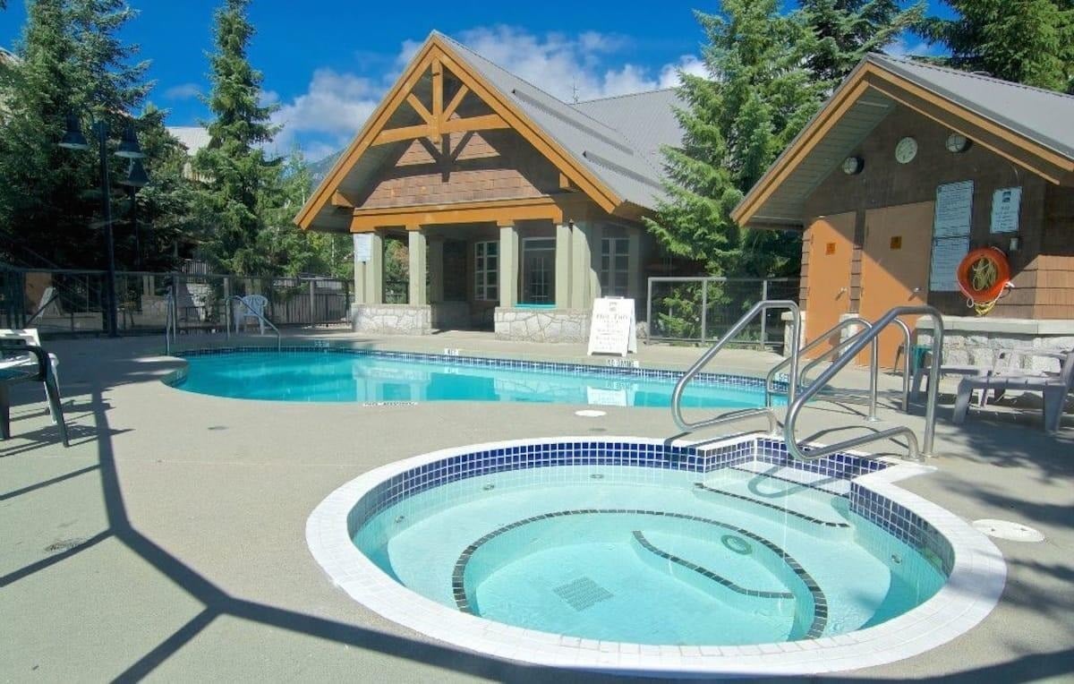 27/27A-4388 Northlands Blvd