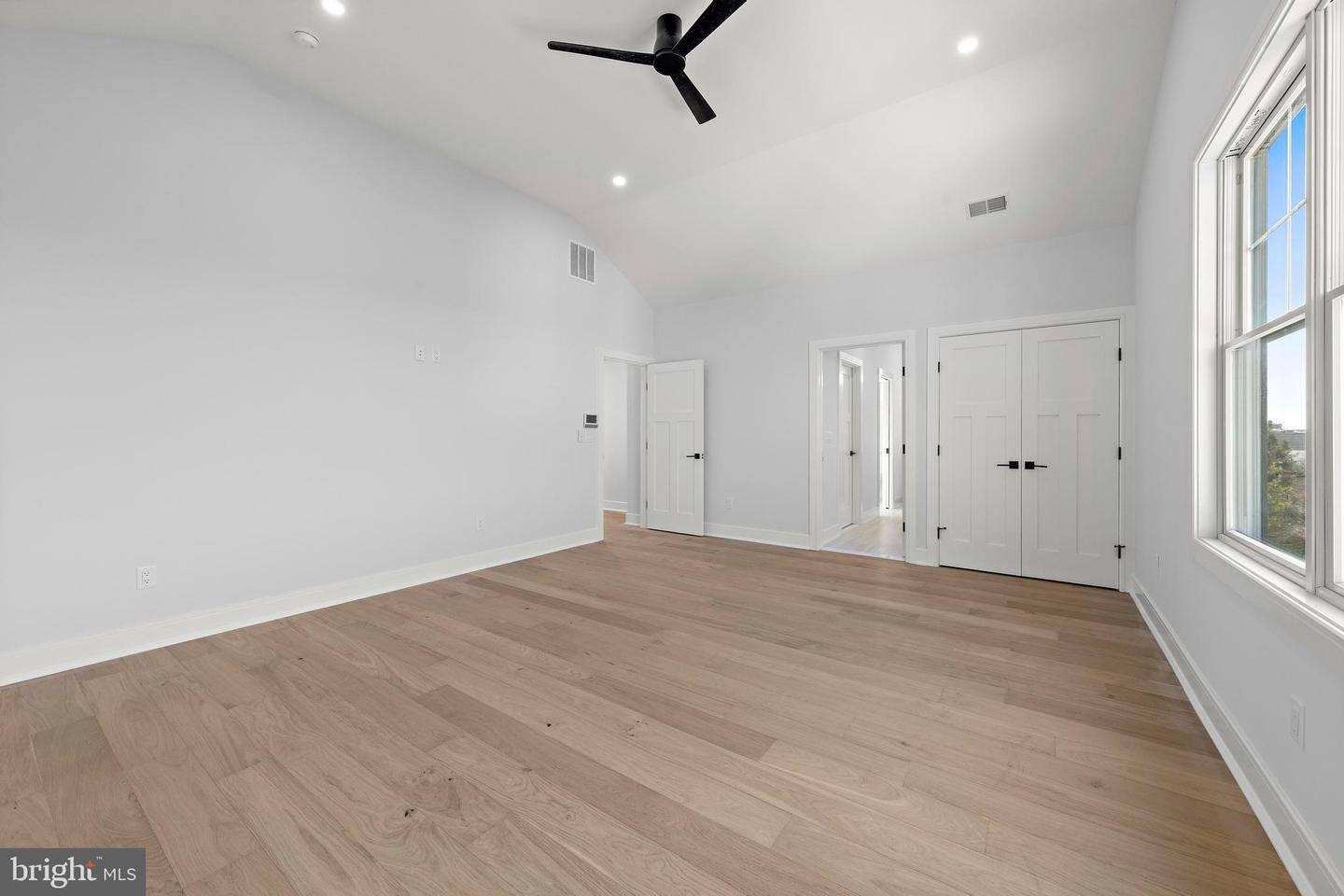 	352 N 5th St, Surf City Boro, NJ 08008