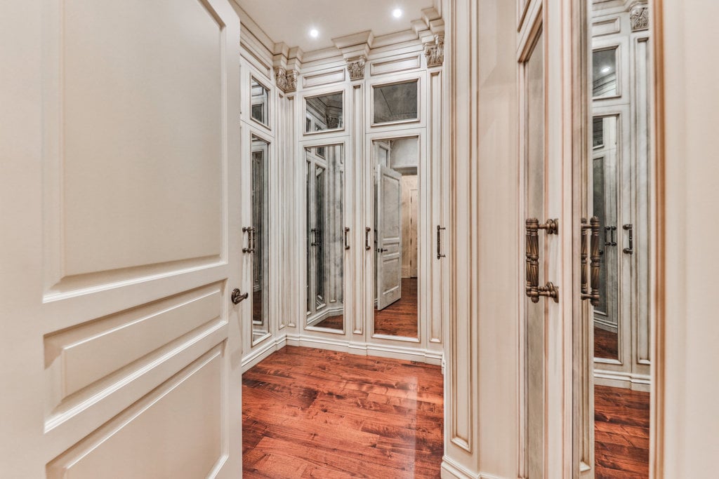 489 Lakeshore Road East