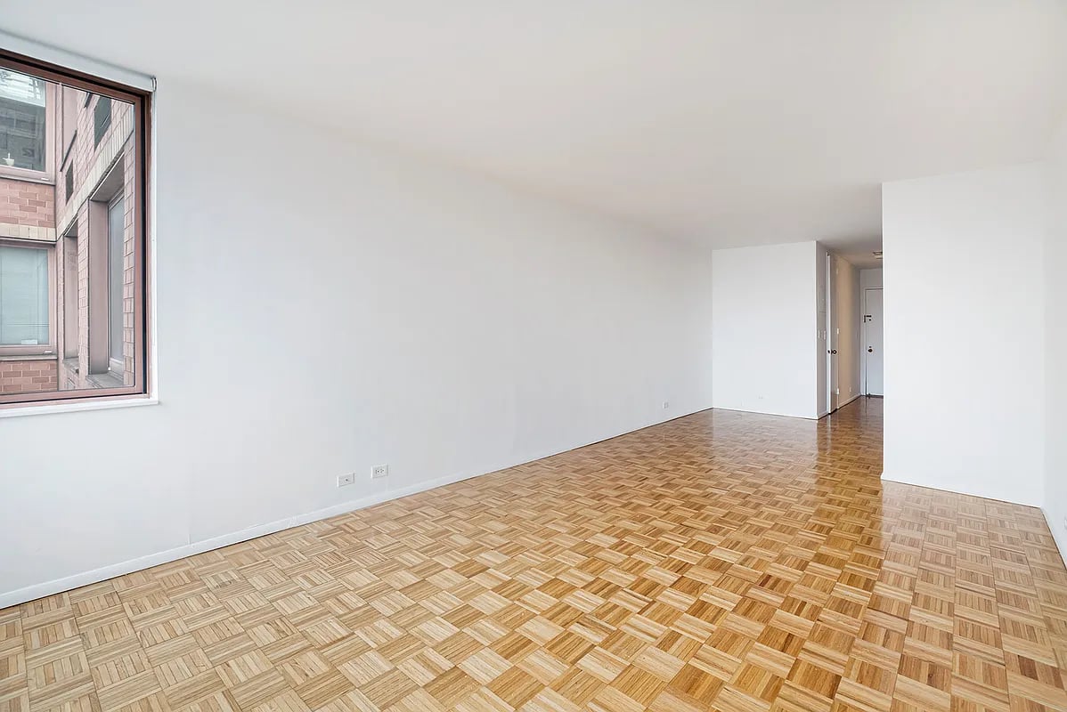 393 West 49th St, #5H