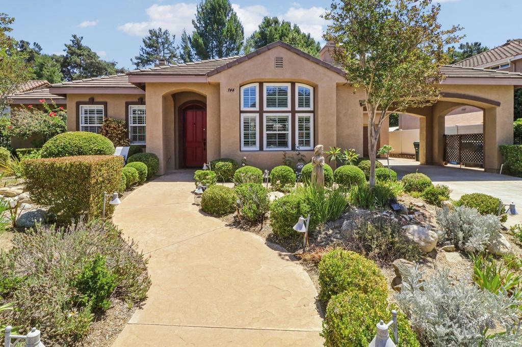 744 Inverlochy Dr