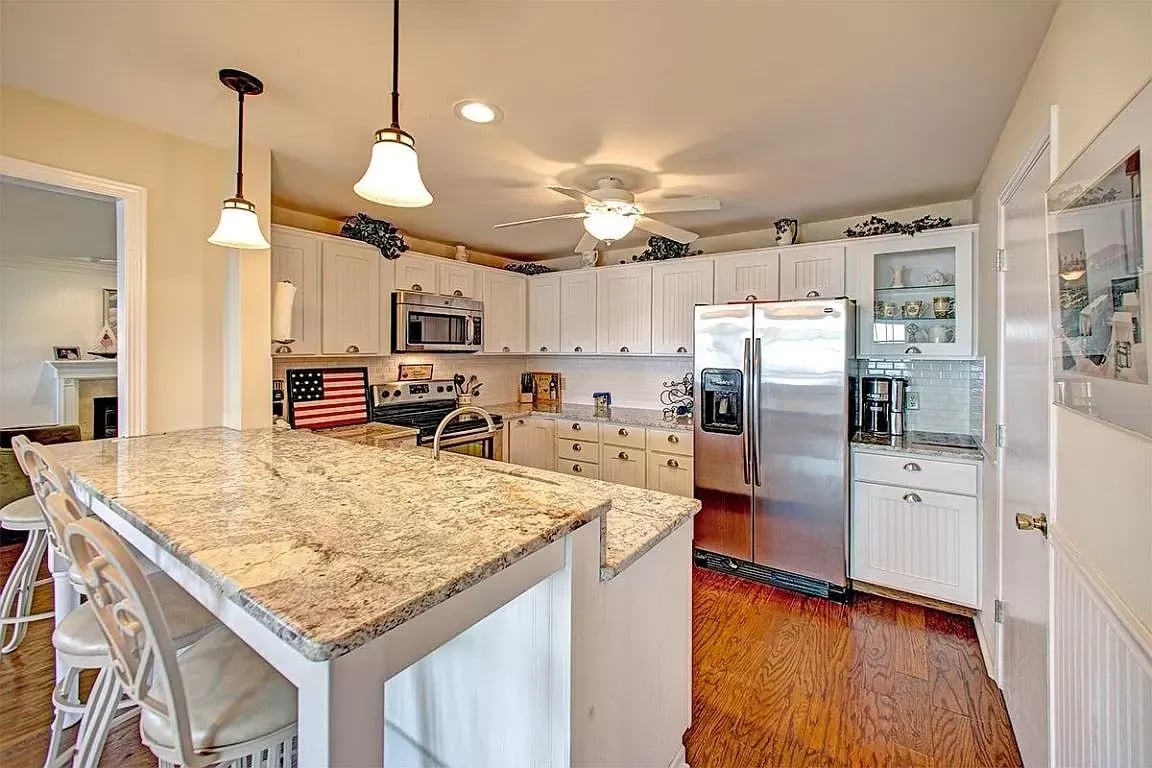 9048 Lake Park Dr