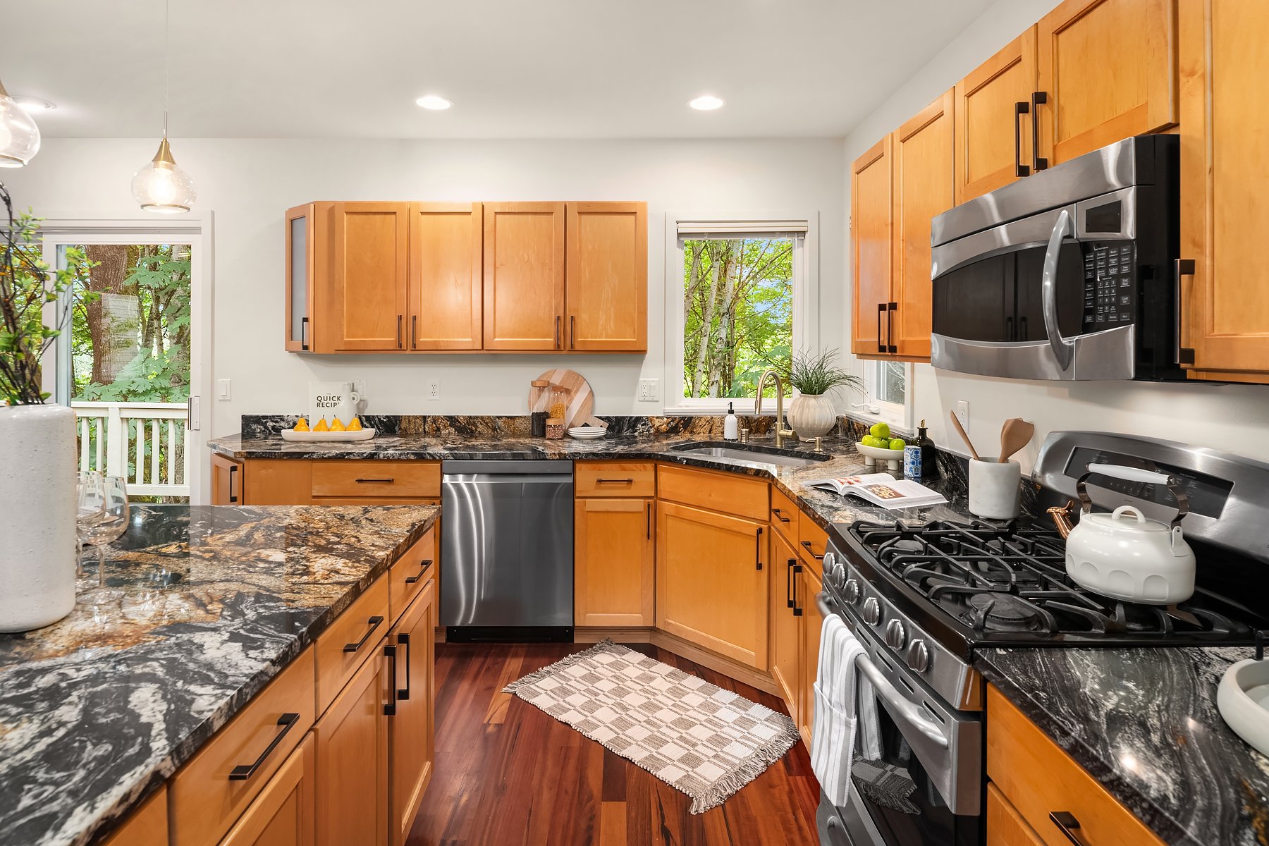Quiet Elegance in Kirkland: Ideal Location & Natural Beauty