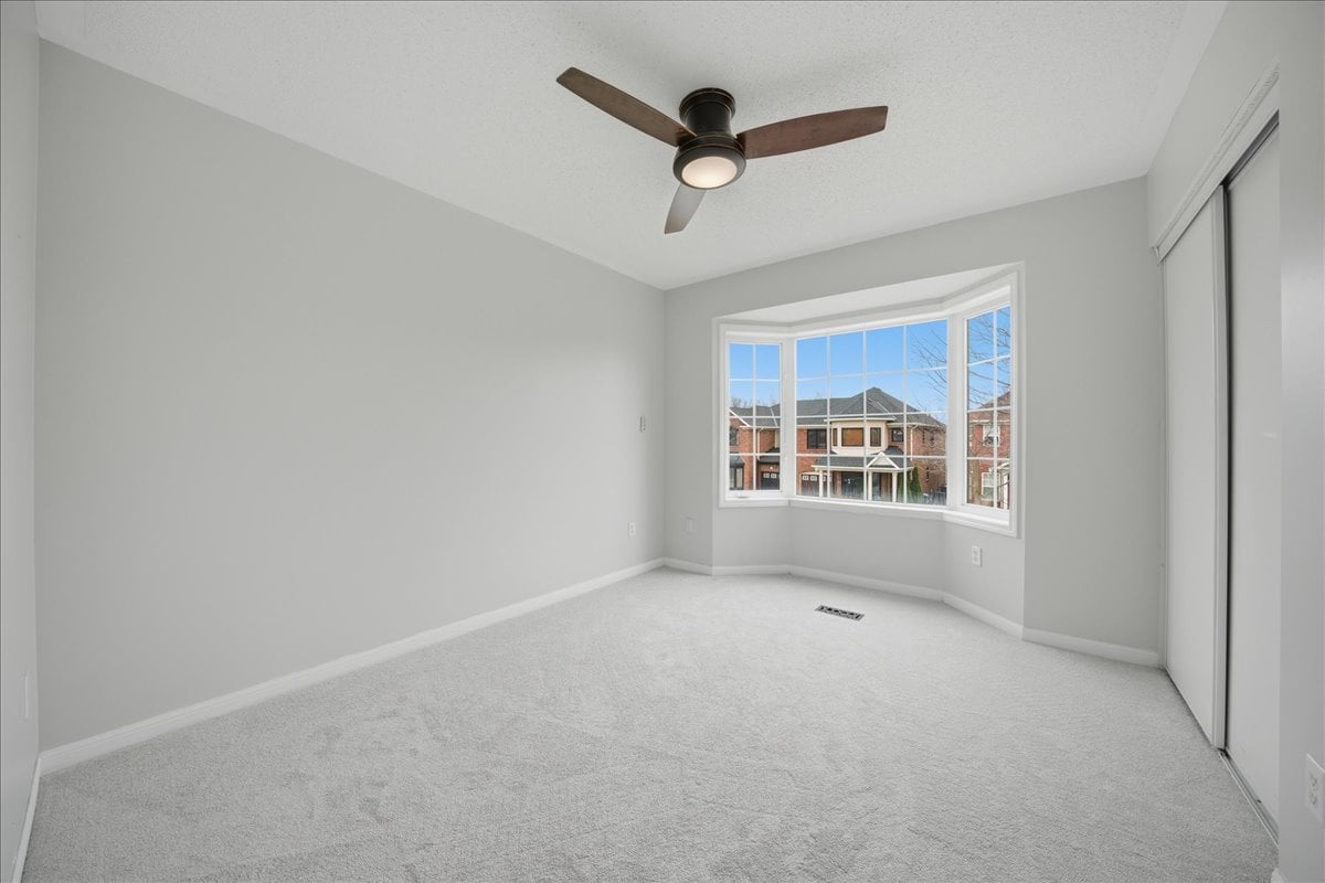 CORNER DETACHED