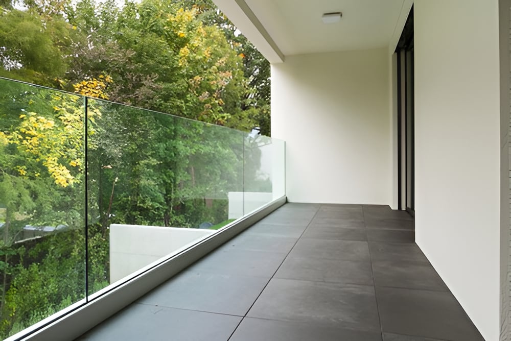 Types of Windbreaks for Your Terrace
