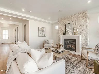 42 E Hidden Creek Way