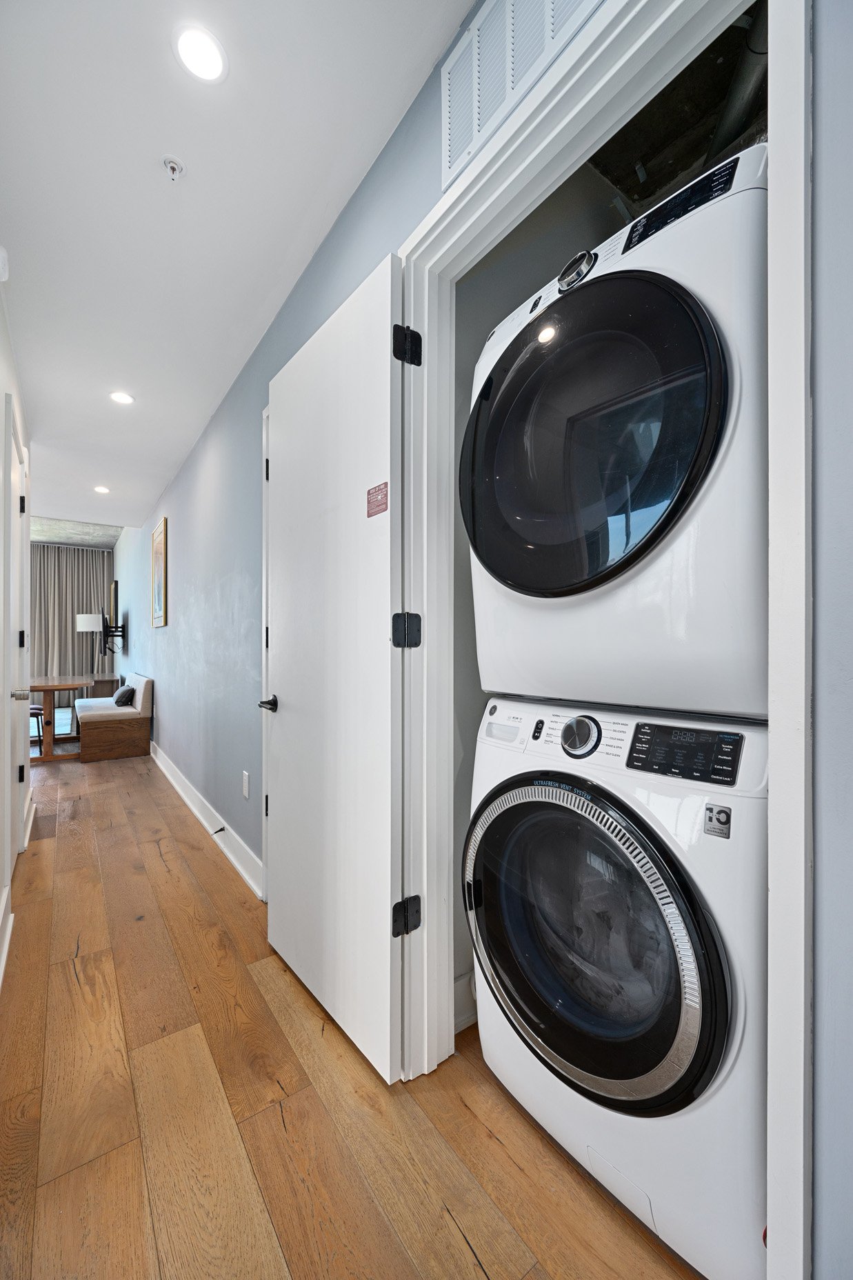 48 East Avenue #2204