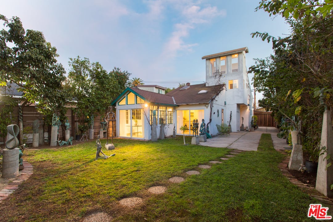 652 Santa Clara Ave