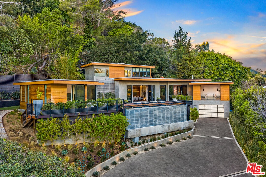 727 N Beverly Glen Blvd