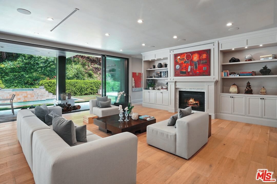 2794 Mandeville Canyon Rd