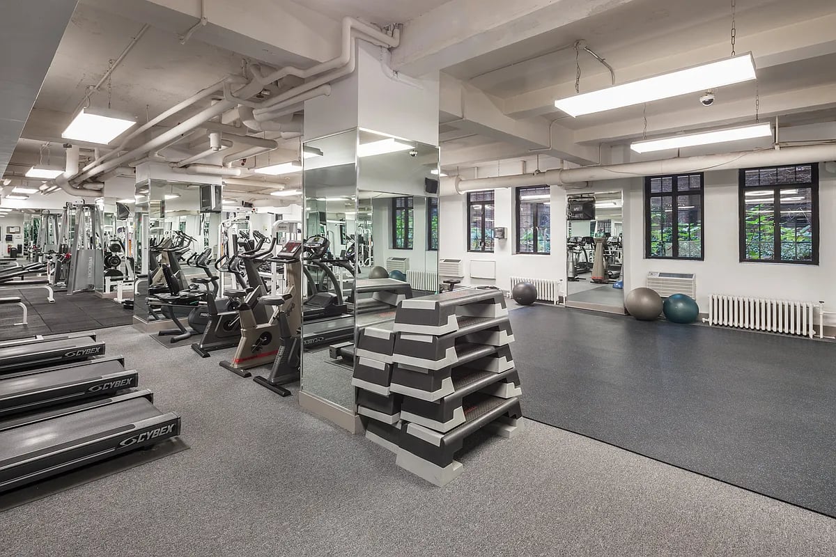 320 E 42nd St, #1510