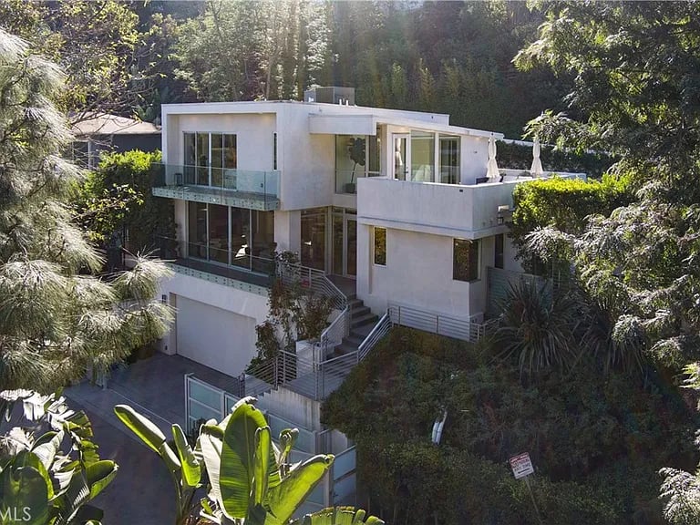 7350 Pacific View Dr