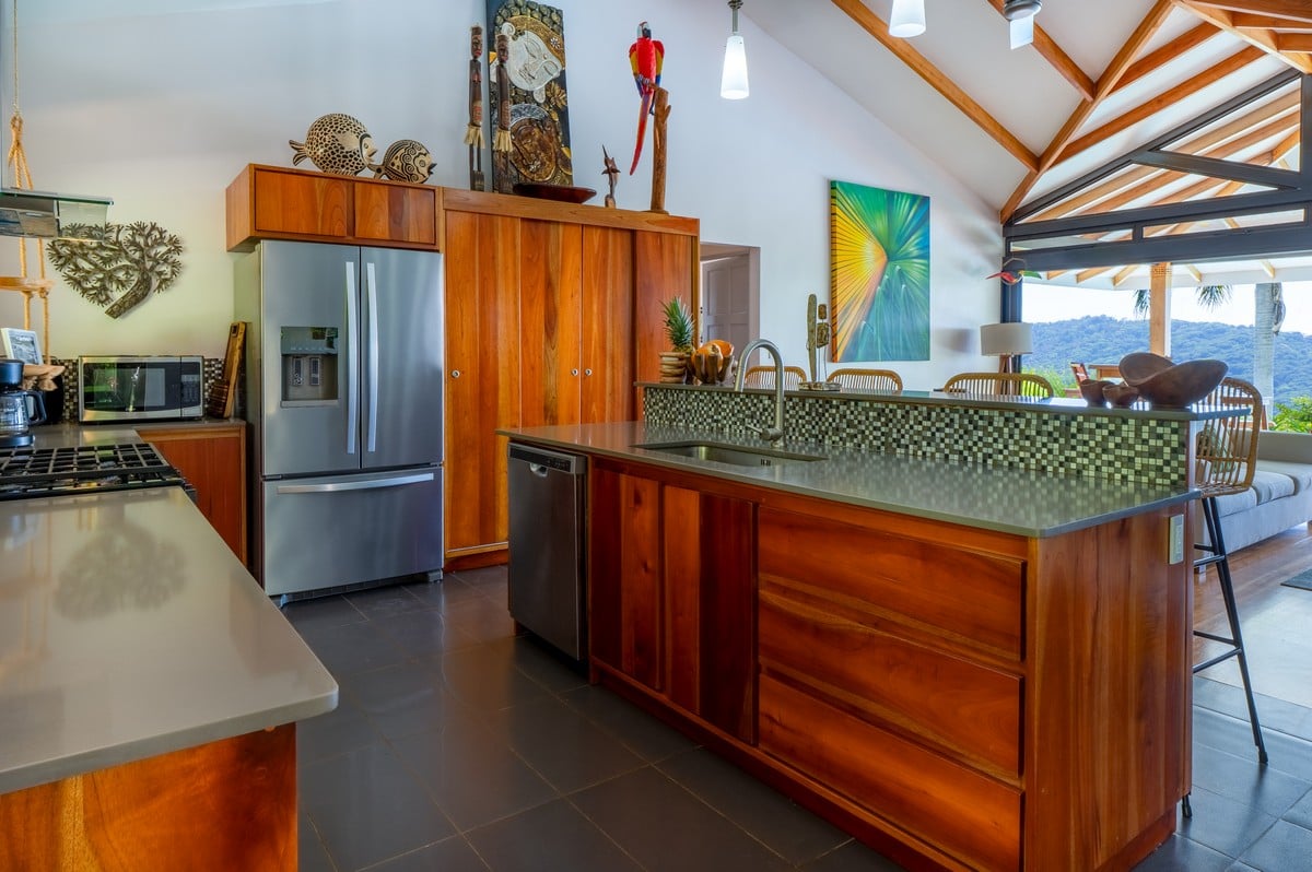  3 Bedroom Stunning Luxury Home Featuring Sweeping Valley & Ocean Views, 5.67 ACRES 