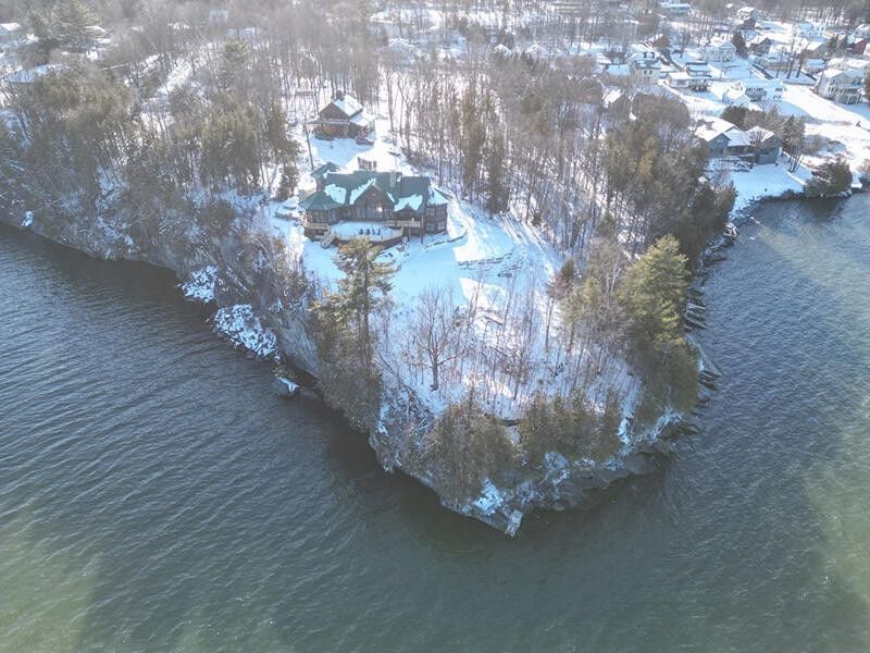 2226 Lake Shore Road