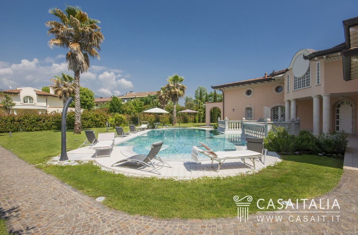 Luxurious Villa in Forte Dei Marmi