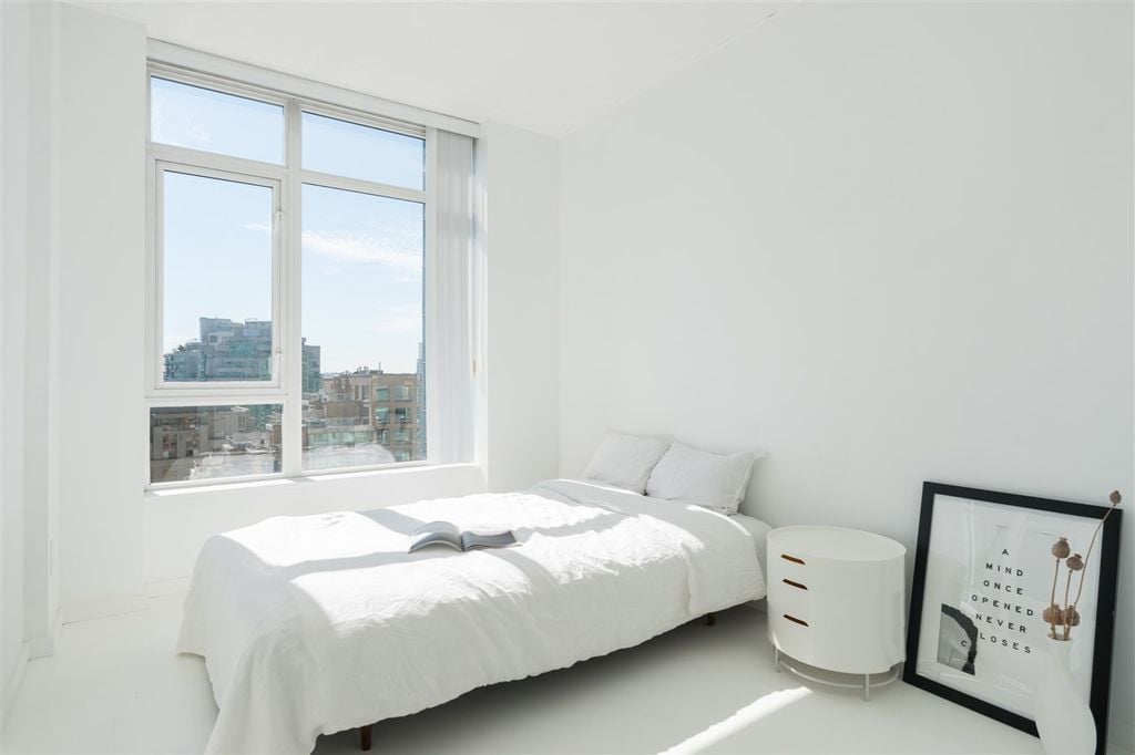 480 Robson St, #1405