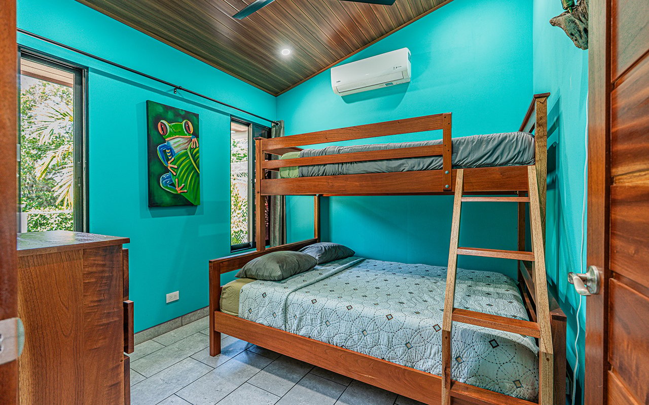 Home Near Downtown Uvita with Private Forest and Creek