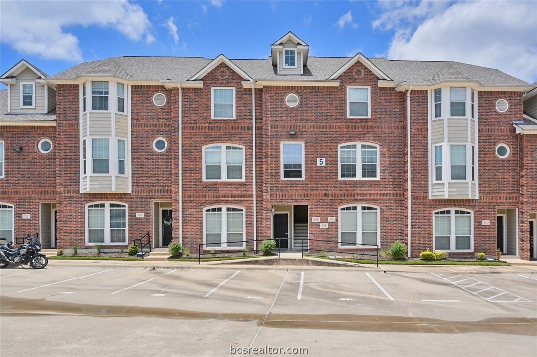 305 Holleman Dr E #504