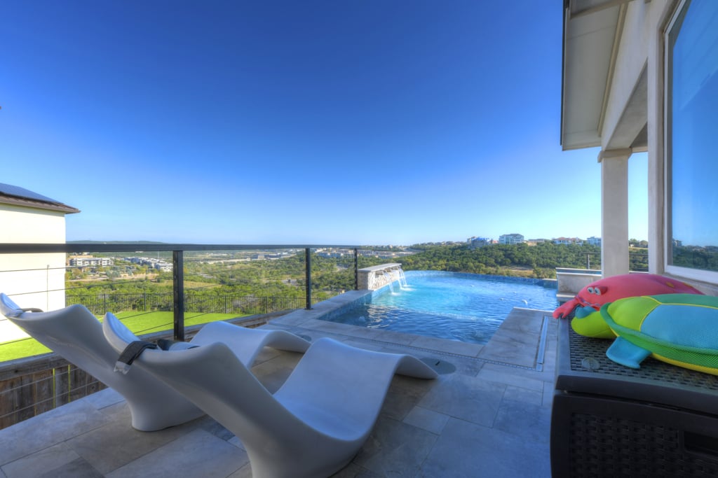 Luxury Living with a Pool and Stunning Views in Cresta Bella