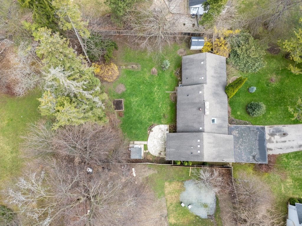 35 Hollyrood Heights Dr