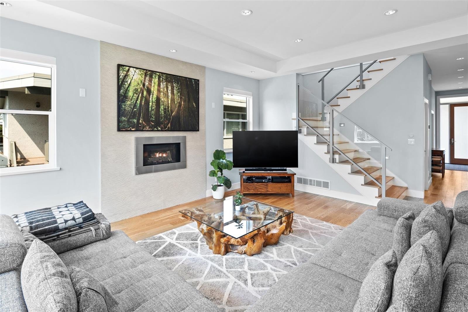 106 Moss St