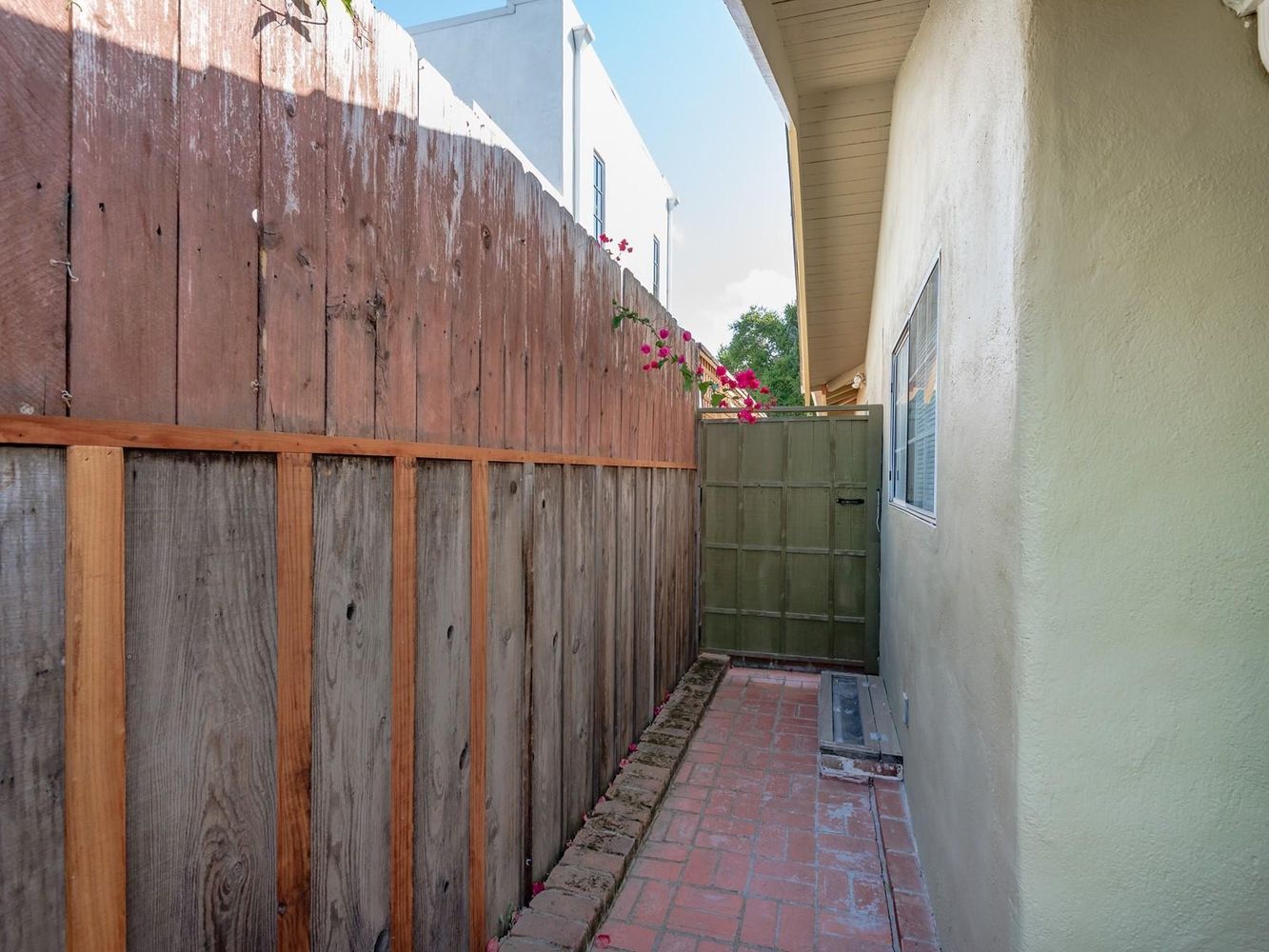 2213 Oak Park Ln