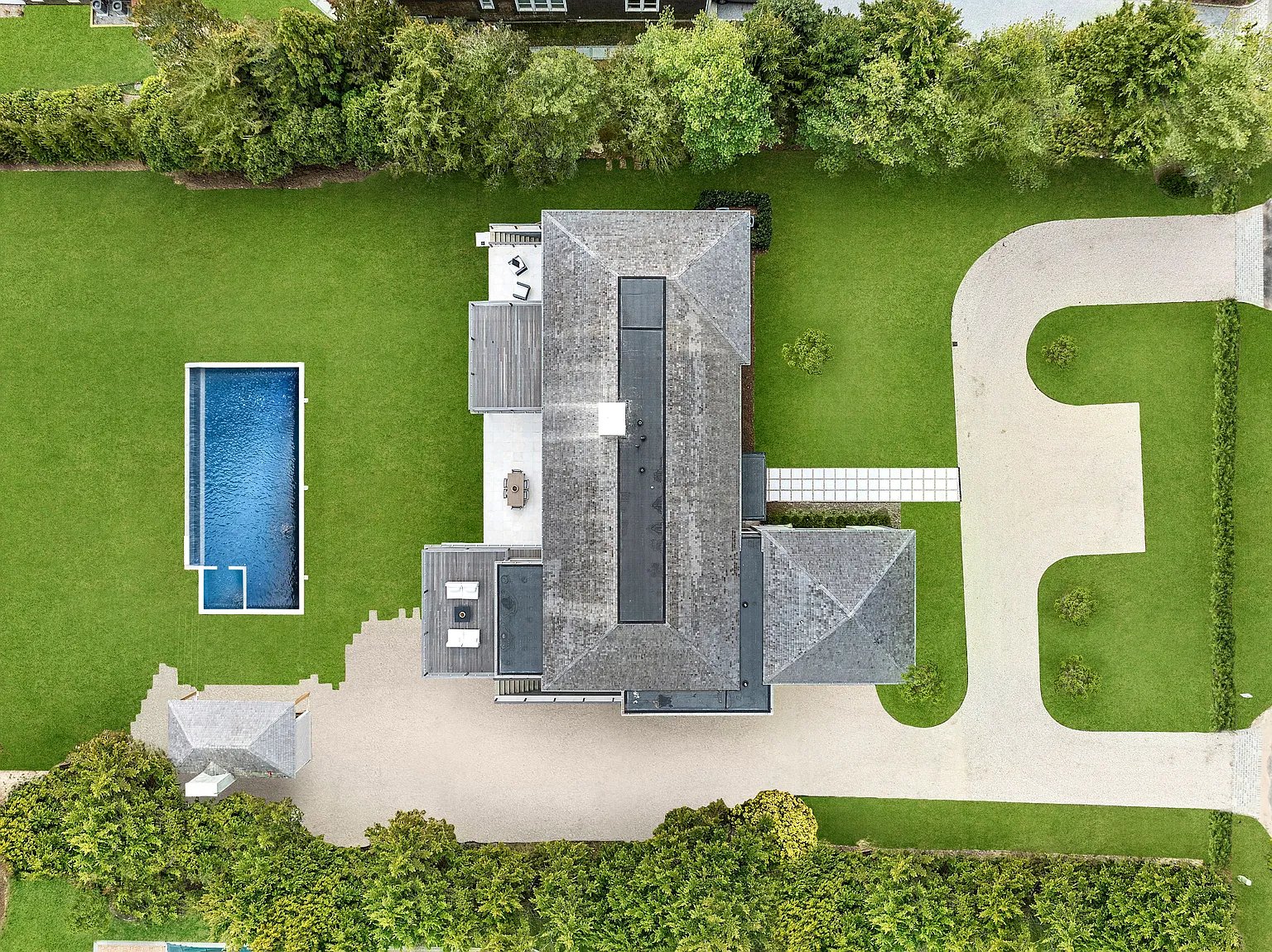 637 Halsey Ln