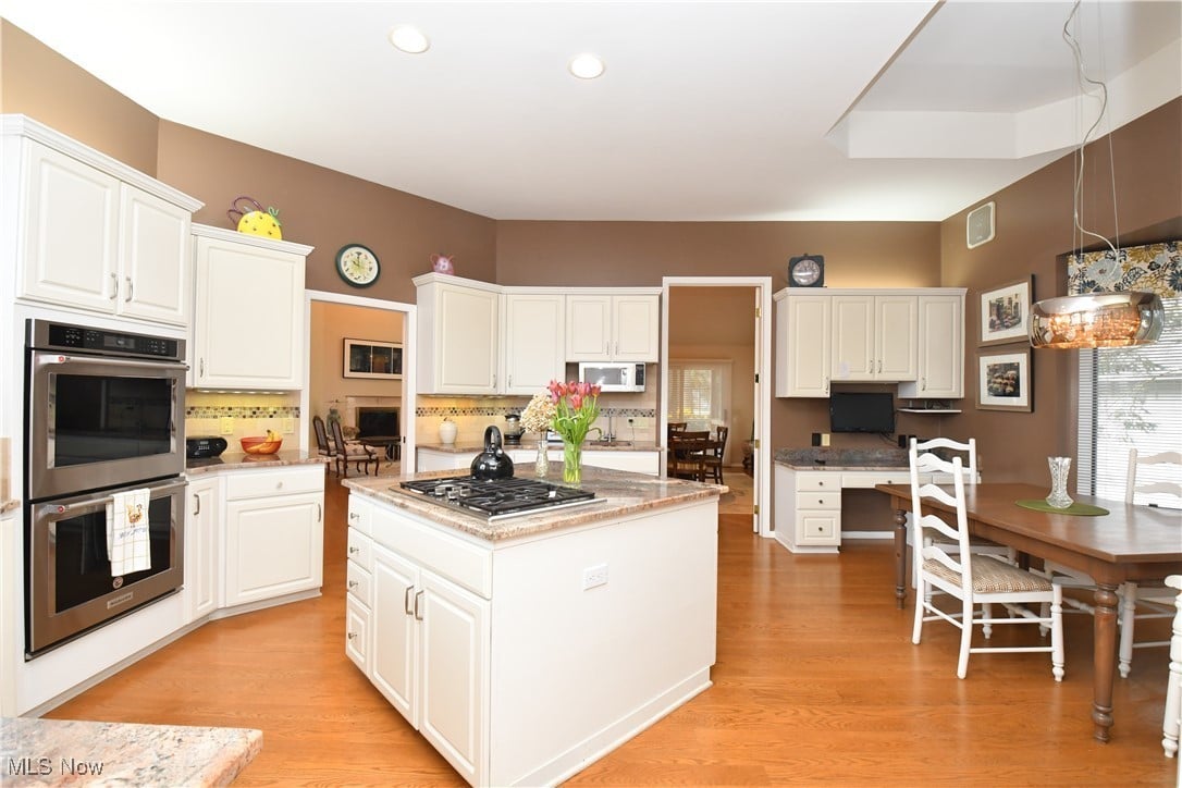 9 Longmeadow Ln