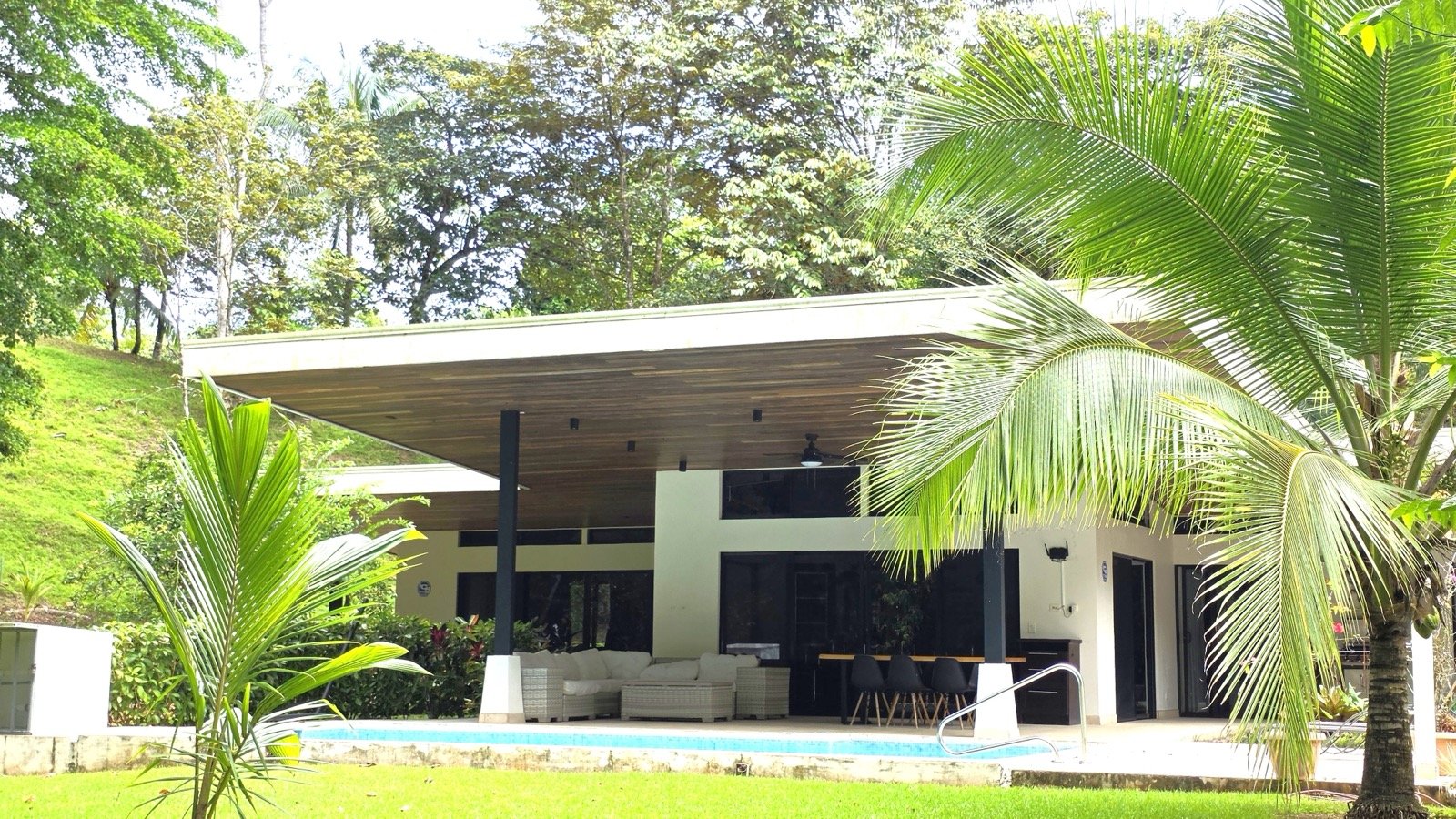 Refreshing Riverfront Retreat in Ojochal