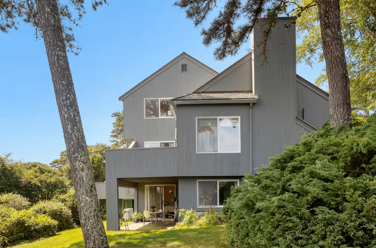 Oak Bluffs Renovated Retreat