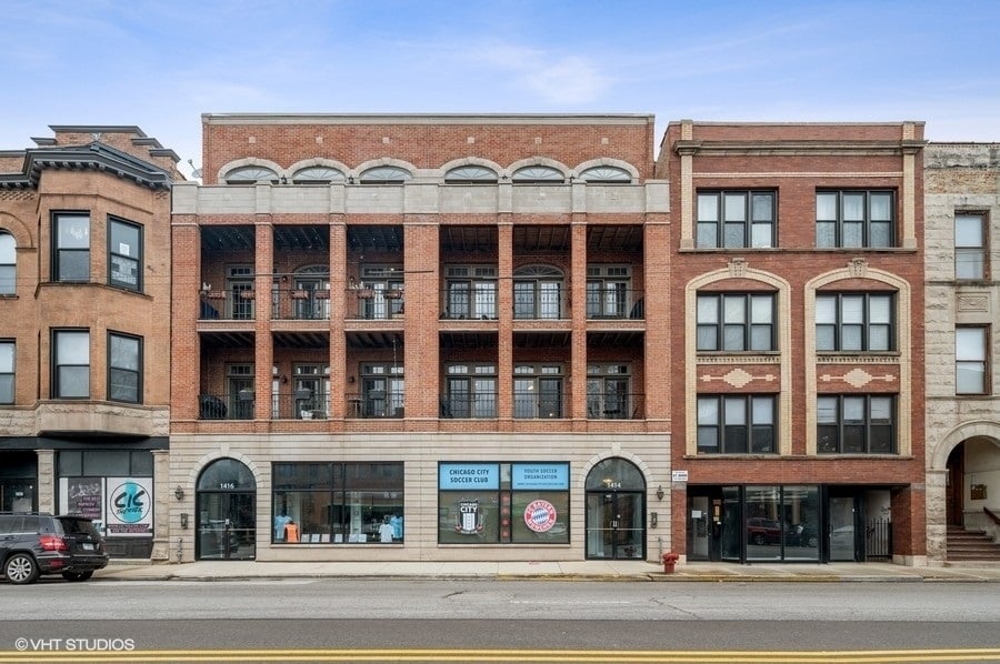 1414 W IRVING PARK RD 2E