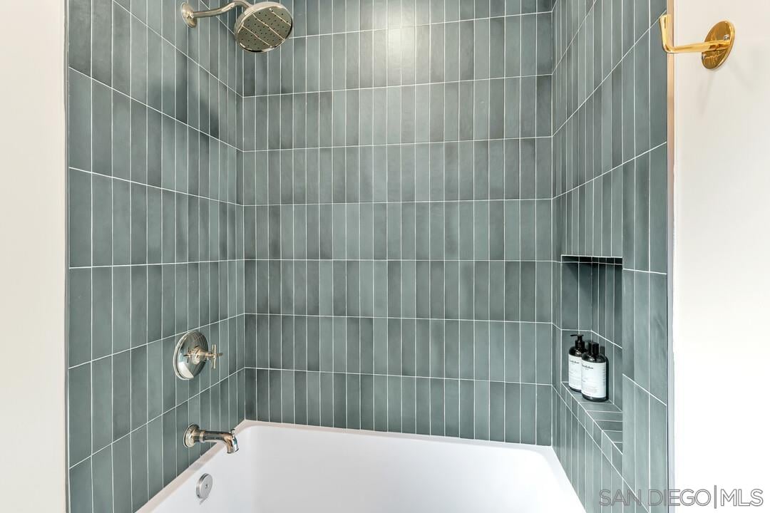 2275 Emerald St, San Diego, CA 92109