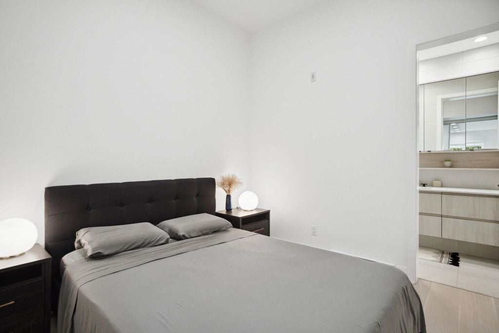 300 Salter St, #106