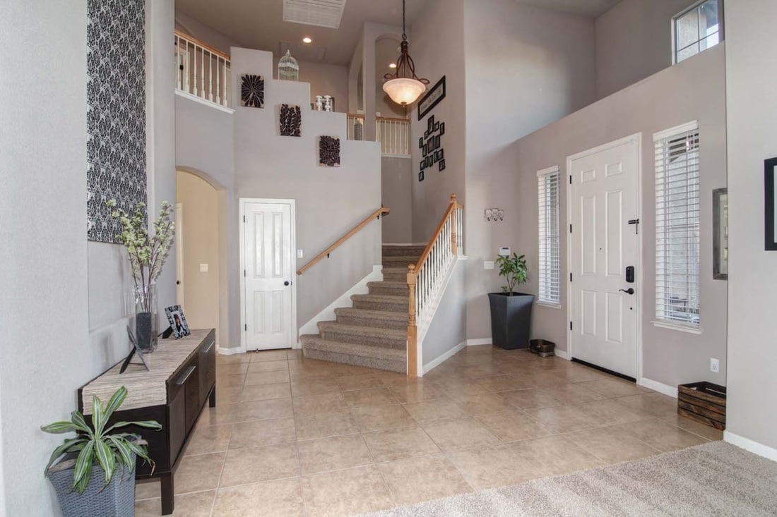 Gorgeous Lincoln 5 Bedroom Home for Sale!