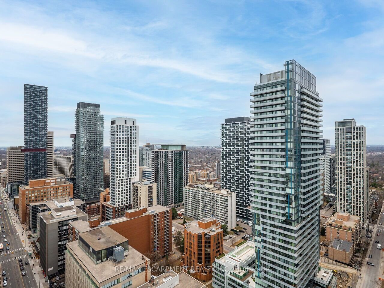 BEGINNER LUXURY IN MIDTOWN 