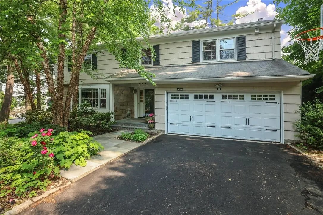 33 Lockwood Rd