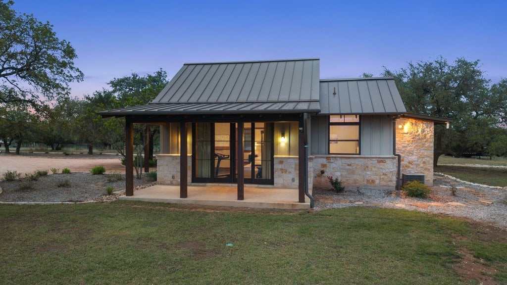 Horseman's Paradise in the heart of Dripping Springs