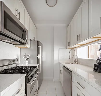 33 Greenwich Ave #10F