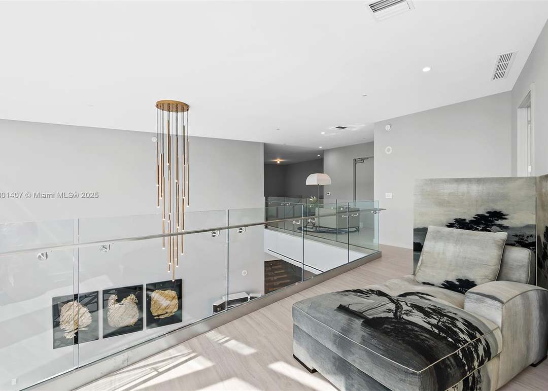 851 NE 1st Ave Ph 5401