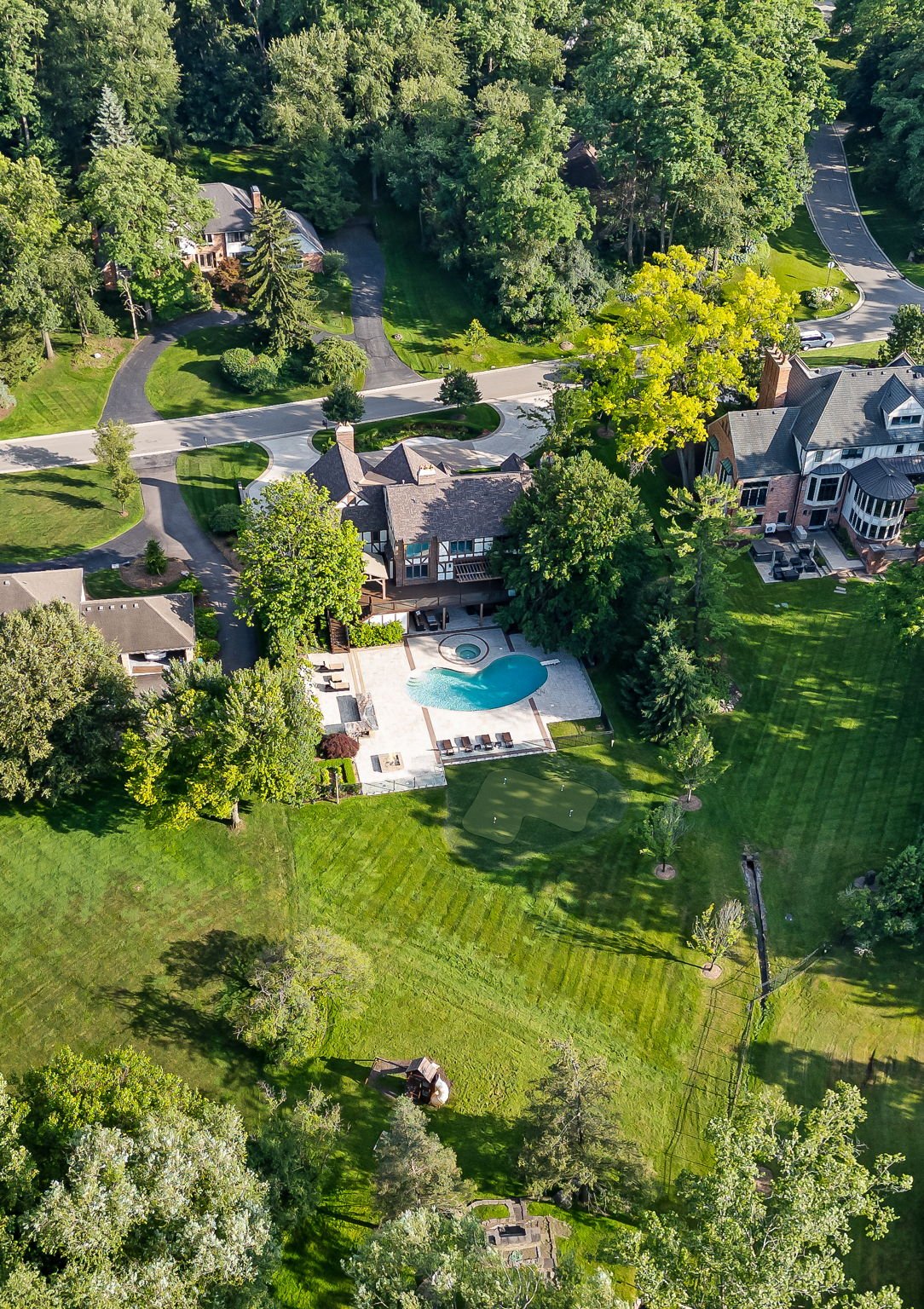 260 Woodwind Dr, Bloomfield Hills