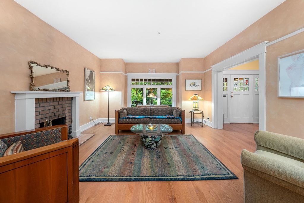 49 W 7th Ave, #3447